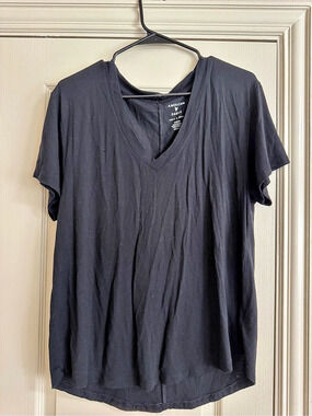 American Eagle soft & sexy V-Neck Short Sleeve Tee in Black